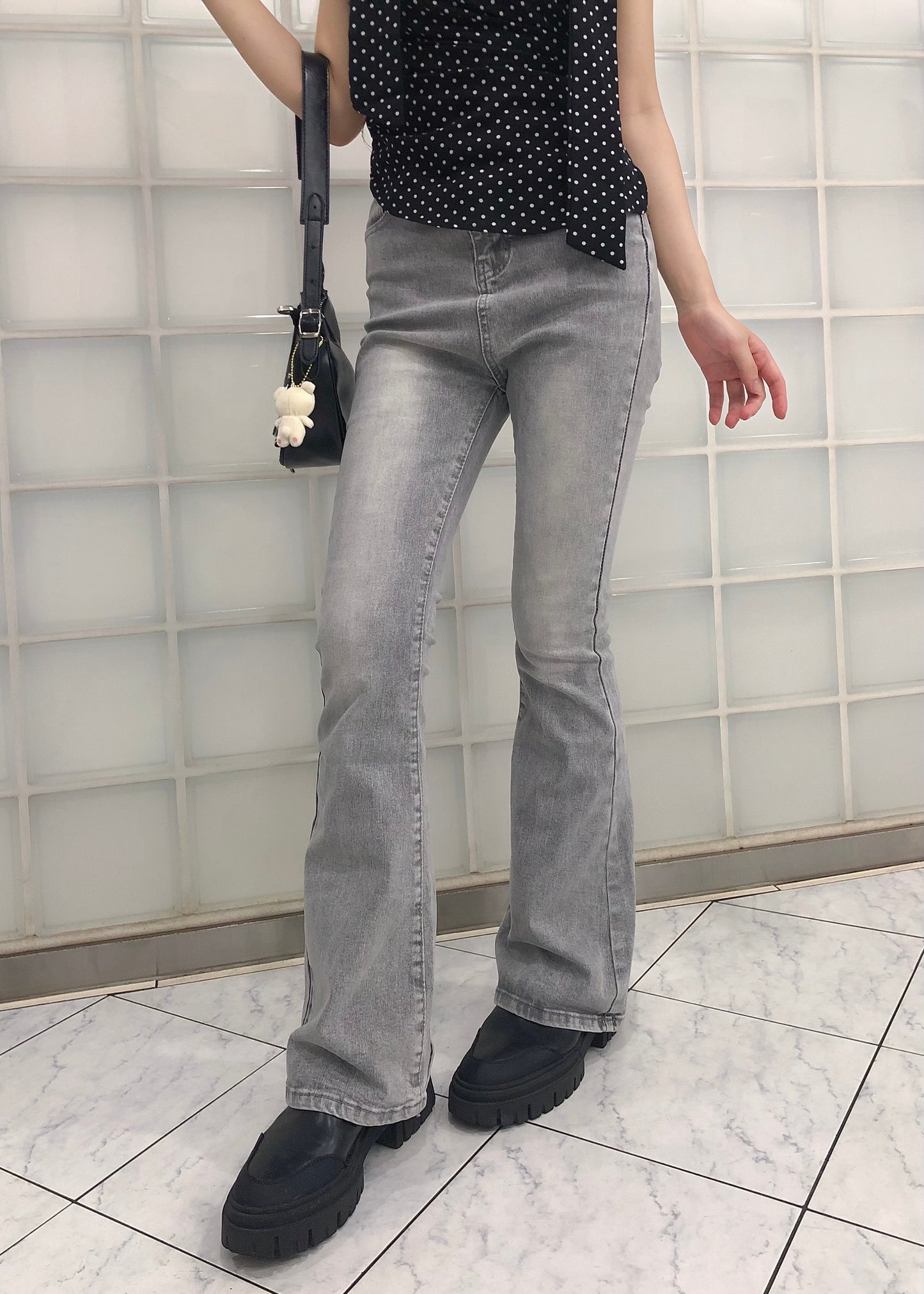 スモークグレーセミフレアパンツ
