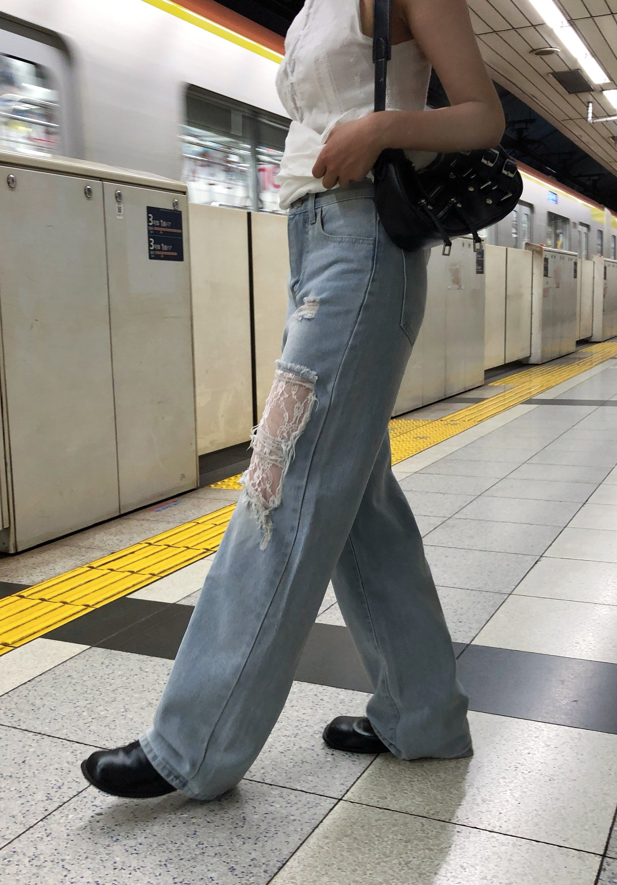 レイヤードレースダメージデニムパンツ レイヤードレースダメージデニムパンツ – ANDOR ONLINE
