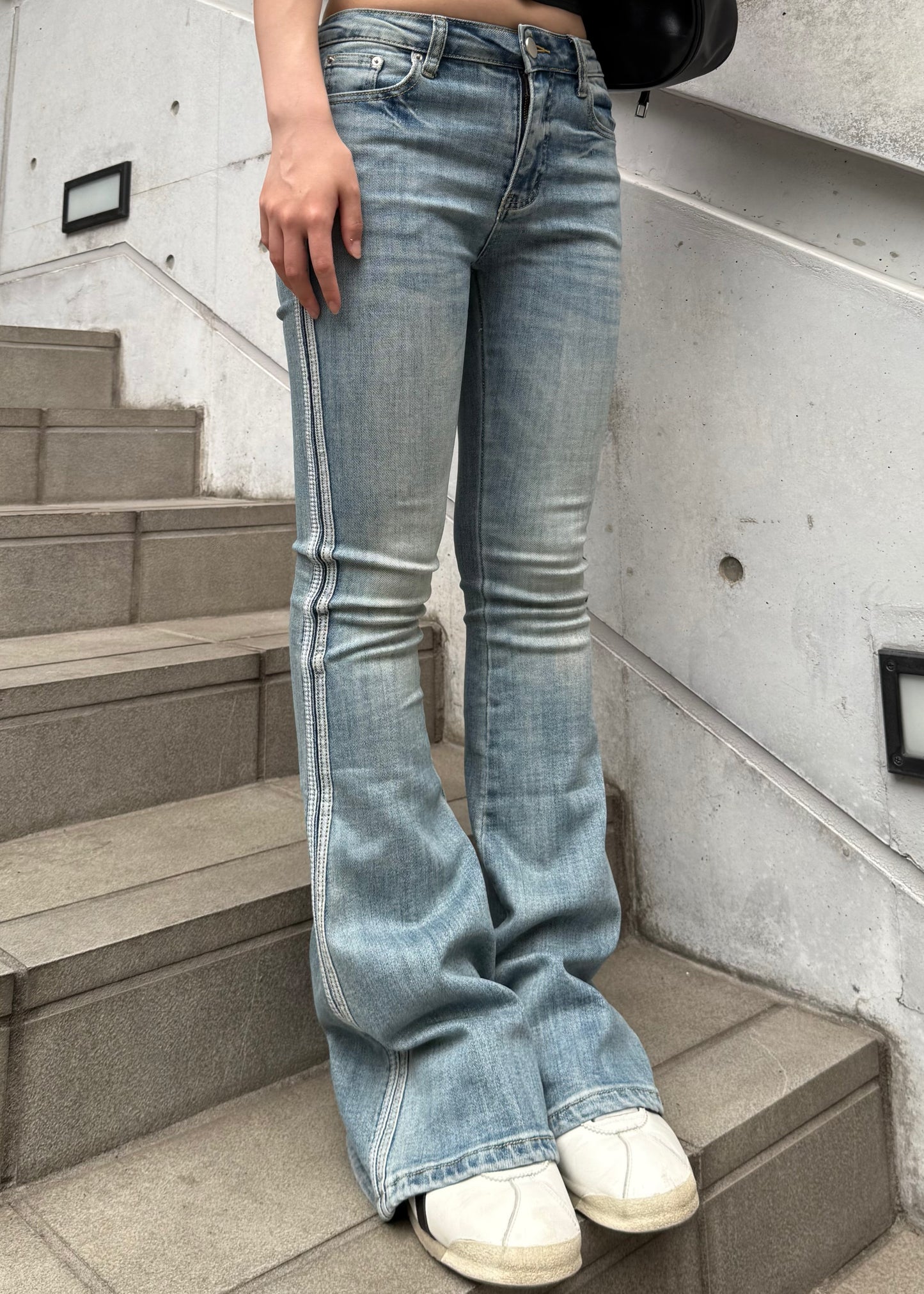 ハイウエストフレアデニムパンツ